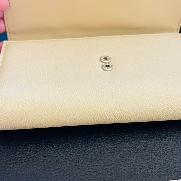 Ladies Tri Fold Wallet - Picture 4 of 4